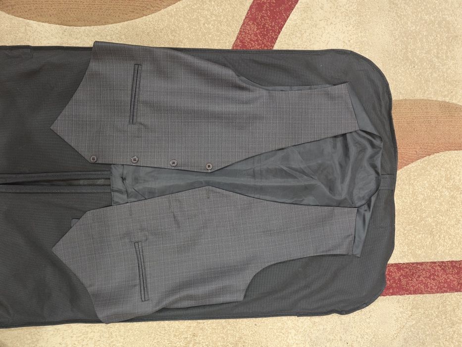 Продам классический костюм