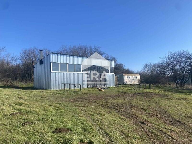 Ексклузивeн имот със сглобяема обзаведена и оборудвана постройка  в с.