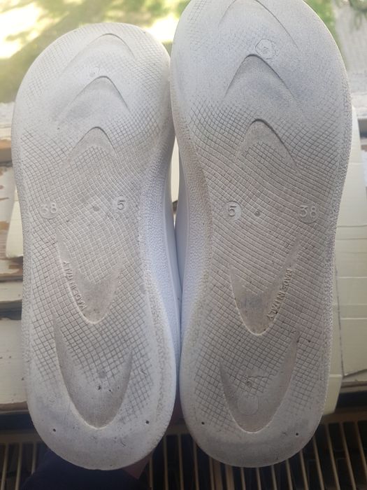 Sneakers Divi nr. 37, piele naturală cu broderie, stare f. bună