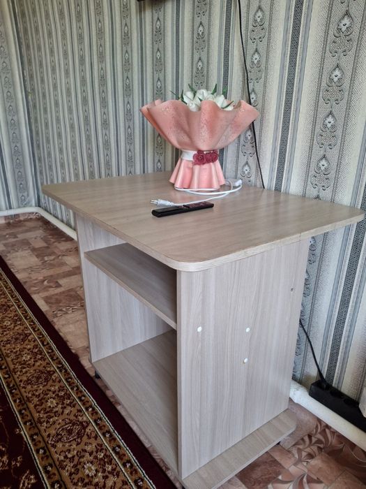 Журнальный столик на роликах