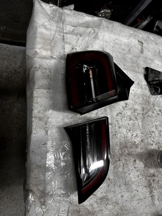 Stopuri stânga tesla 3.