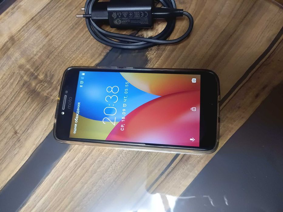 Смартфон Motorola 04 plus!здрав и запазен-много добър!И НОКИЯ също!