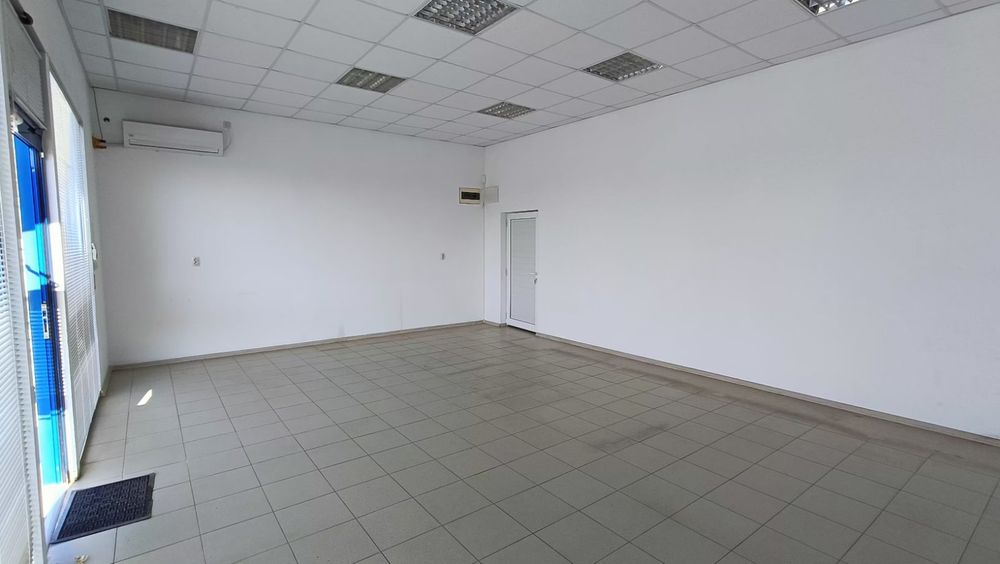 Дава се под наем Магазин в Ямбол, Зорница - 50 кв.м за 306 € - Снимка #1