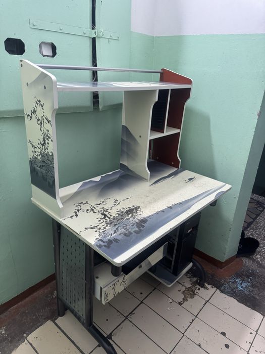 Компьютерный стол