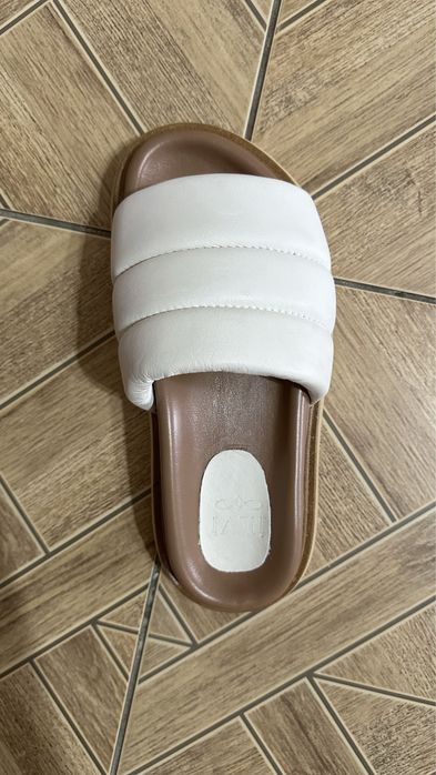 Кожаные шлепанцы