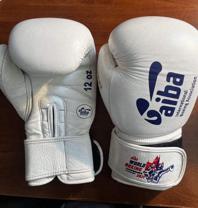 Боксерские перчатки aiba