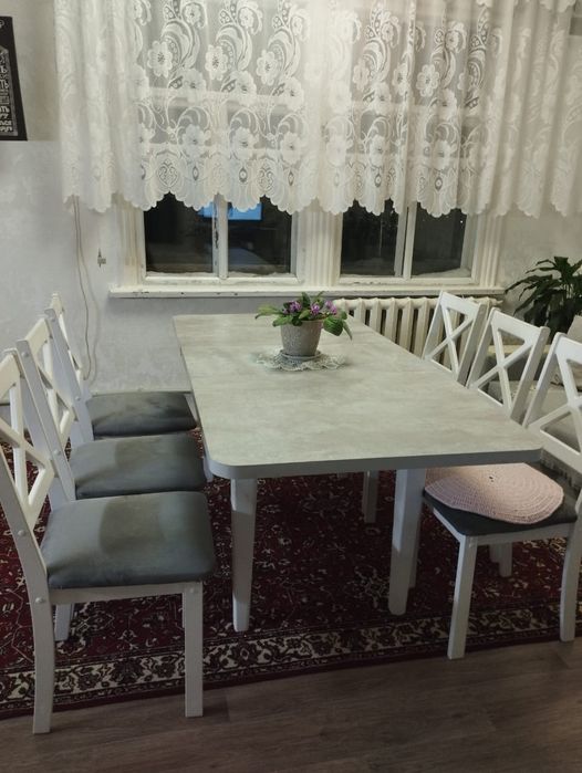 Кухонный стол со стульями
