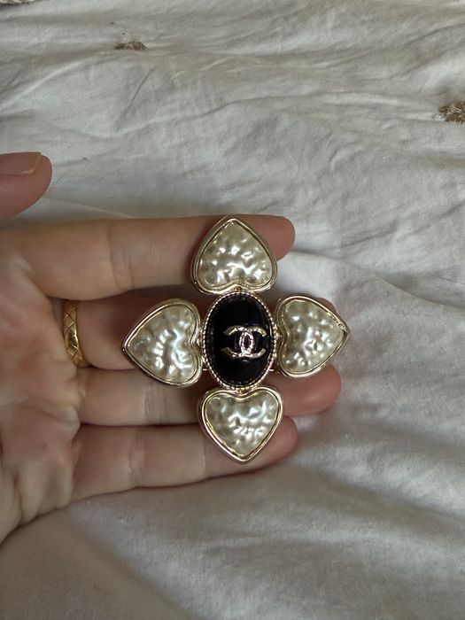 Брошка Chanel с перли