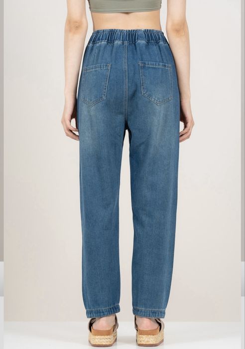 Дамски елеастични дънки с бродерия