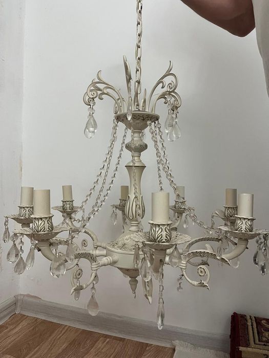 Продам отличную люстрю