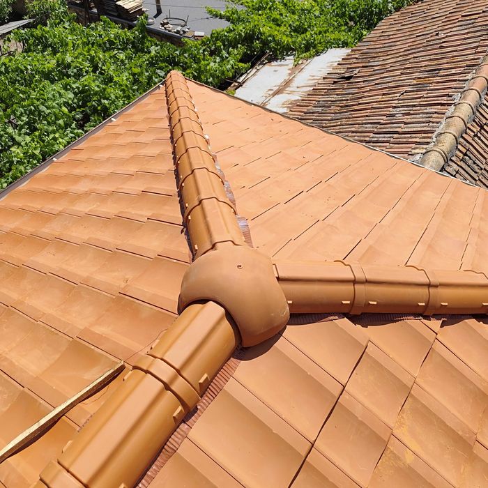 Събаряне и ремонт на покриви, тенекеджийски услуги