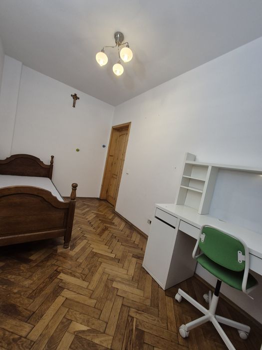 Închiriez apartament 3 camere Craiovei  et 1 stradal