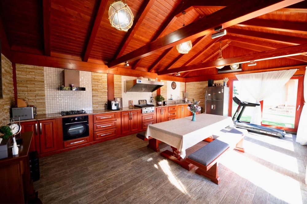 Casa impresionanta  de vanzare cu teren 2700mp In Madaras