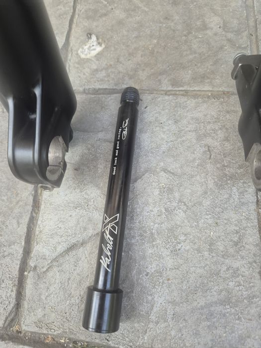 Ax original FOX 15x110,de pe FOX36 2025
