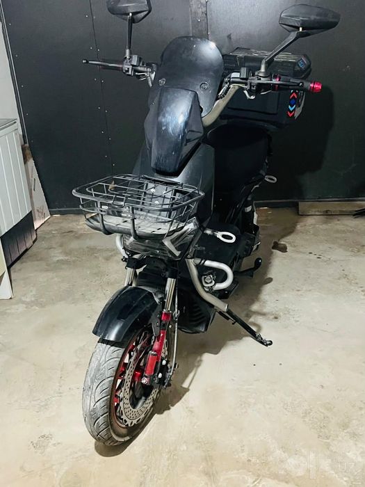 Motor sotiladi yangi suquter 1 ta polniy zaryat bilan 70 km yuridi 1