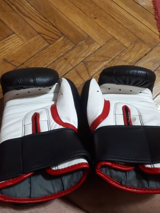 Manusi box kickbox Adidas, marime 14 OZ, sunt noi