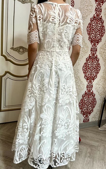 Красивое белое платье