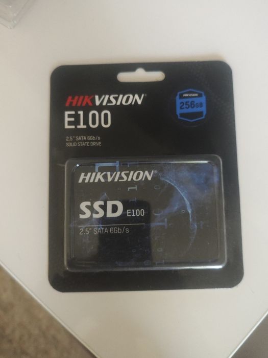 Hikvision E100 емкостью 256 ГБ
