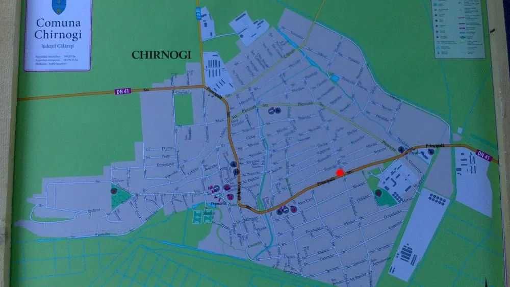 Teren de Casa-Vad Comercial 1303 m2 +300 stradal