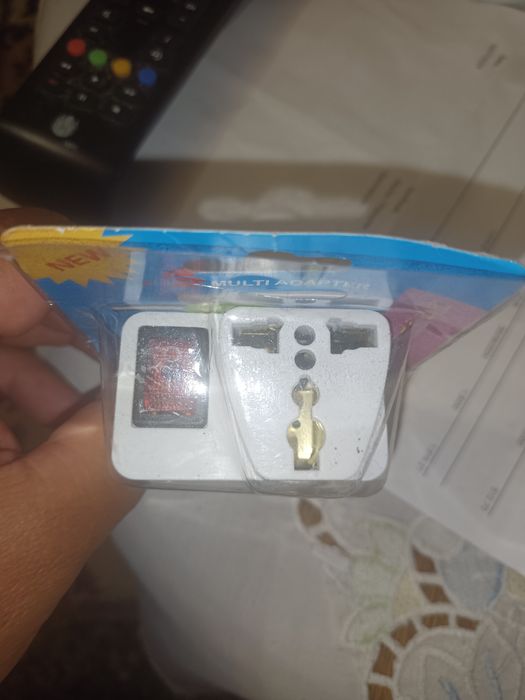 Adaptor dual pentru ștecher de UK,cu buton on/off