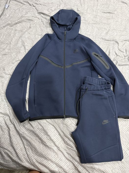 Dark blue nike tech fleece