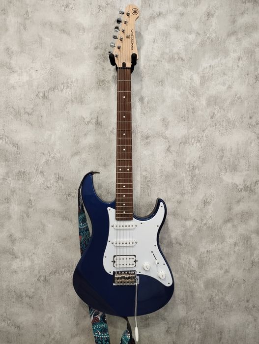 Электрогитара YAMAHA PACIFICA 012