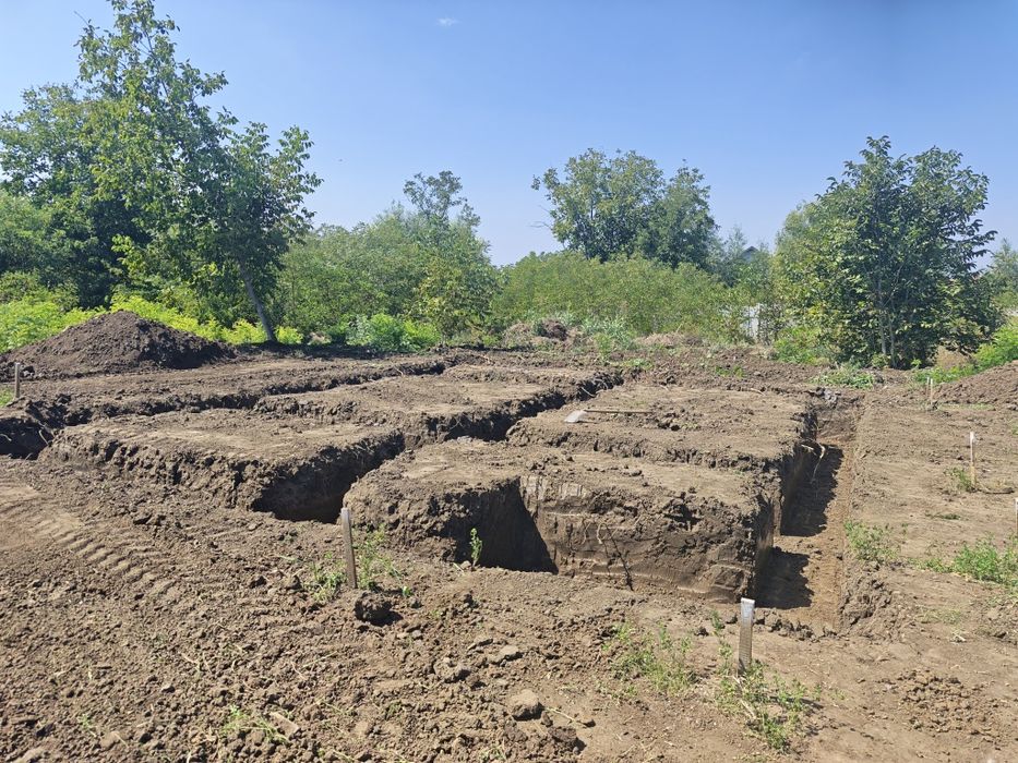 Miniexcavator de închiriat!