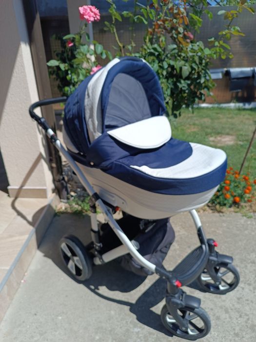 Cărucior copii 3 in 1.