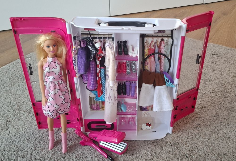 Гардеробът на Barbie и кукла