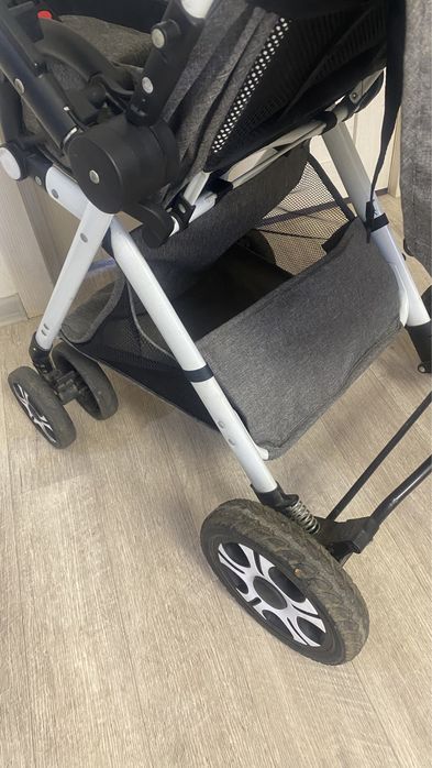 Продам коляску с перекидной ручкой