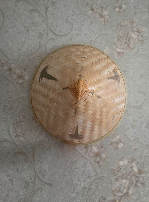 3 шляпы: 2 самбреро и 1 доули