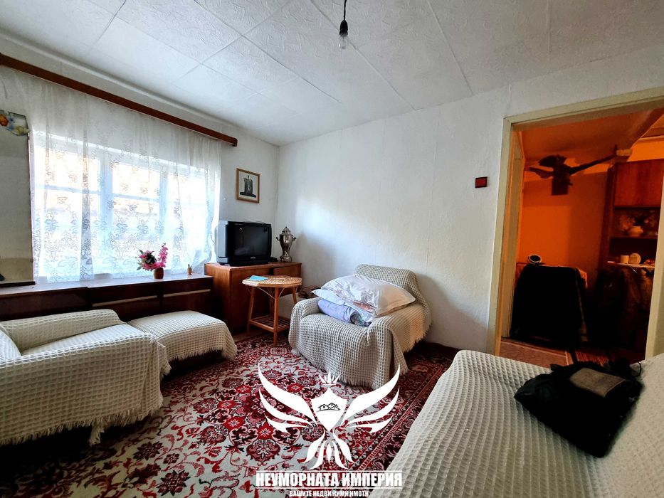 Продавам триетажна вила/къща 193РЗП с 220кв.м. двор в село Дряново община Лъки