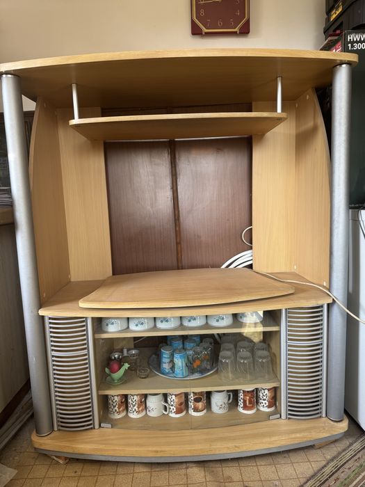 Поставка за телевизор