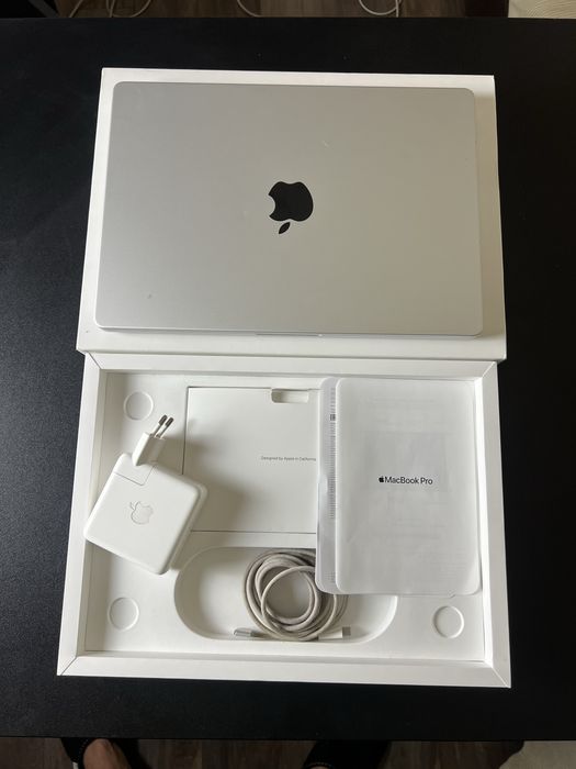MacBook Pro M1 Pro | 32 GB RAM | 512 GB SSD + подаръци