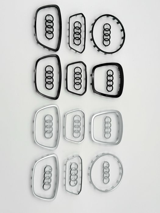 Emblema Compatibila Audi volan crom/negru