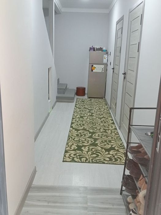 Sergeli daryo boʻyi koʻchasida 3 xonali 2 etajli kotej sotiladi.