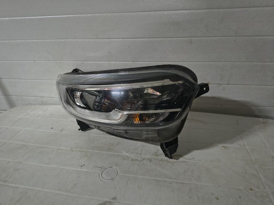 Far dreapta Renault kadjar cod 260104607R
