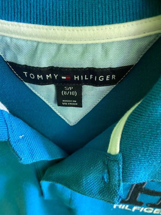 De vânzare tricouri pentru adolescenți