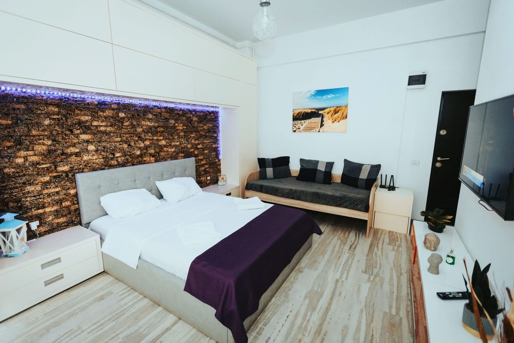 Închiriez 2 garsoniere în Mamaia Central și Ștefan Building Lake