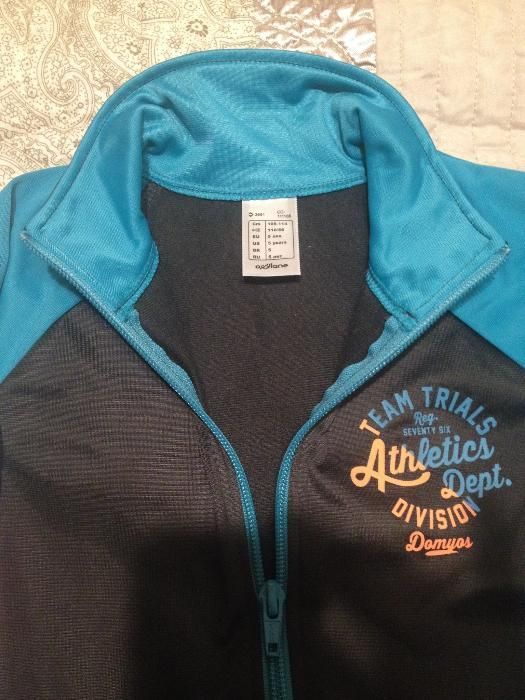 Детски спортен комплект OXILANE за 4-5 годишно дете.