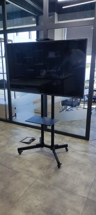 Аренда мобильных кранштейнов и телевизоров любых размеров