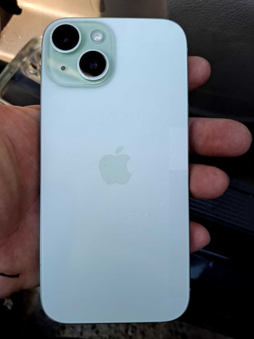Продавам iPhone 15 128