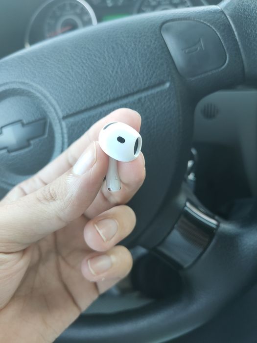 AirPods 4 Active Noise Cancellation