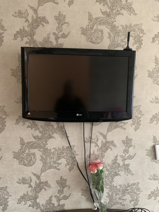 LG телевизор б/у в хорошем состоянии