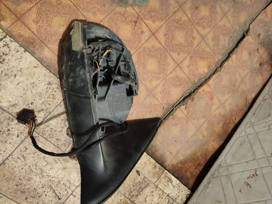 Продам боковое зеркало.