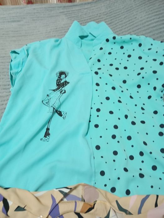 Продам блузки срочно.