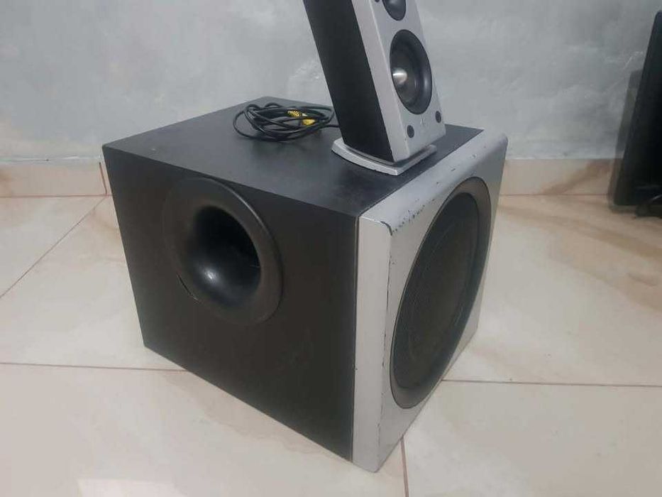 Subwoofer logitech Z 2300 / 200W RMS.