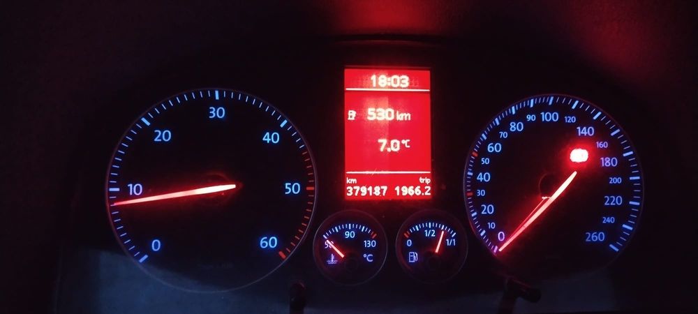 Vând Volkswagen  Touran