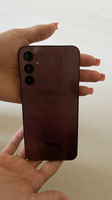 Продам срочно телефон Samunga24