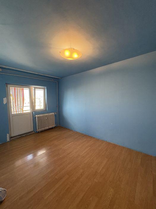 Apartament 3 camere , decomandat ,zona Confectii